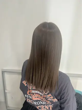 セミロング ならざきつぐみ /天王寺/ハイトーンのヘアスタイル