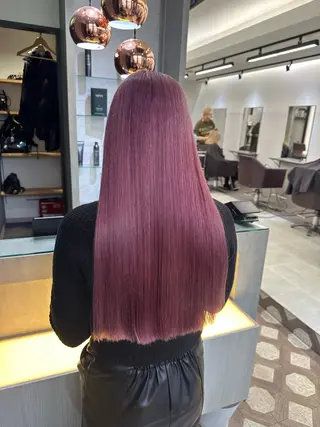 ロング noa 寒色系カラーブリーチのヘアスタイル