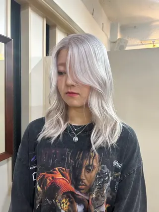 セミロング カラー ハイトーンカラー ⭐️NAZUNAのヘアスタイル