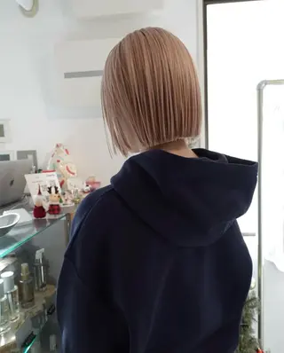 ショート udaハイトーン /ボブ/レイヤーのヘアスタイル