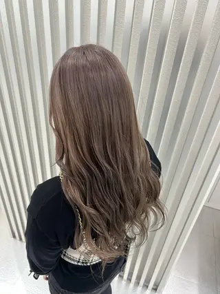 セミロング あやめ🪽 オリーブ/ハイトーンのヘアスタイル