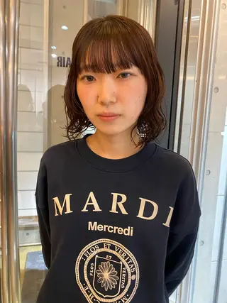 ミディアム パーマ 磯谷 朋のヘアスタイル