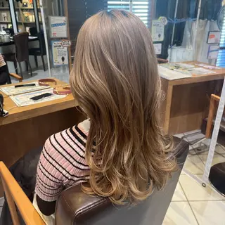 ロング カラー 吉田 美優のヘアスタイル