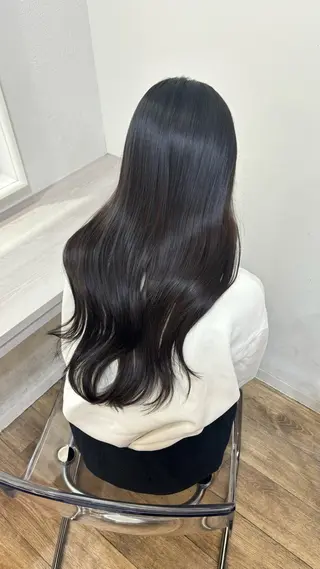 ロング シオン/艶髪/ グレージュカラーのヘアスタイル