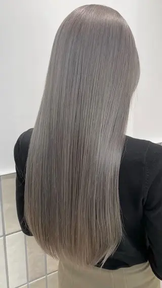 カラー Reve by Lond仙台所属・ブリーチ6000 円派手髪 ハイトーンのヘアスタイル