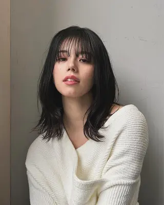 セミロング レイヤー/顔周り カット/松岡 祥利のヘアスタイル