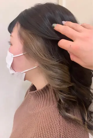 セミロング カラー 岩本 菖のヘアスタイル