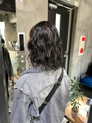ミディアム カラー パーマ Agu hair lore沼館店所属・八戸パーマ/メンズパ ーマ/シンゴ。のヘアスタイル