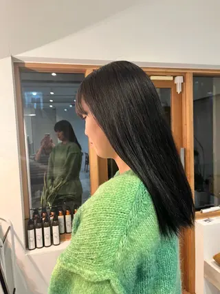 セミロング YUI／レイヤー カット/透明感カラーのヘアスタイル