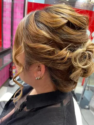 ロング ヘアアレンジ 横山 千春のヘアスタイル