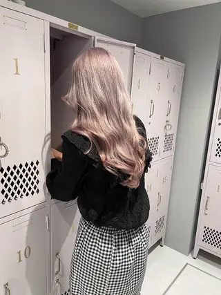 セミロング カラー 菜々🫧新宿 透明感ケアブリーチのヘアスタイル