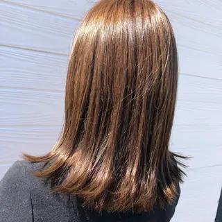 ミディアム 半田 知穂のヘアスタイル