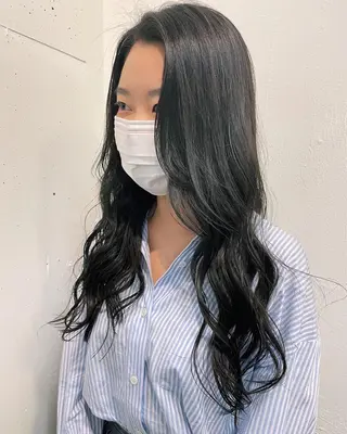 ロング オリーブカラー 長谷川のヘアスタイル