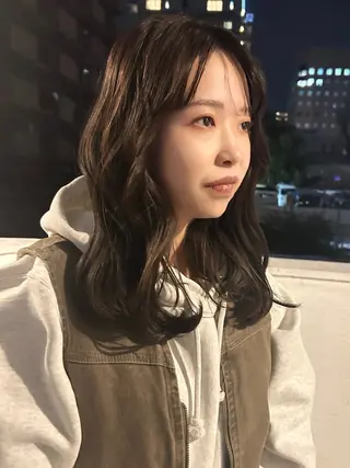 セミロング カラー peige 西村ひなりのヘアスタイル