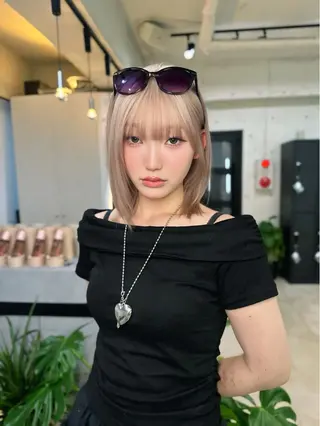 ショート カラー 韓国ヘア🇰🇷 透明感カラー🩶のヘアスタイル