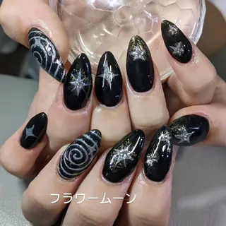 ネイル フラワー ムーンのネイルデザイン