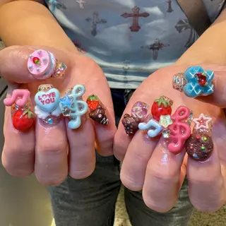 ネイル RIEKO🍒 ワンホン♡推しネイルのネイルデザイン