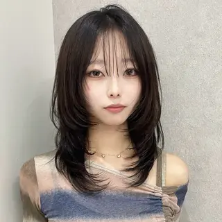 セミロング ハッシュカット🖤 レイヤー/透けカラーのヘアスタイル