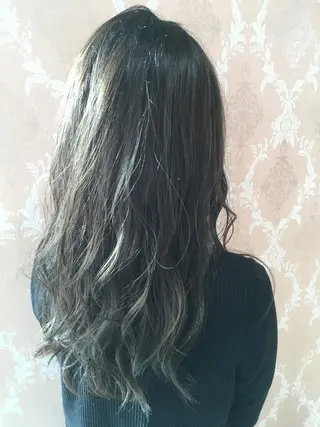 ミディアム graxi'    グラシー所属・ブリーチ/ハイトーン SERINAのヘアスタイル