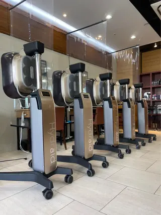 ミディアム カラー あやめ【顔まわり/レ イヤー/柔らかカラ】のヘアスタイル