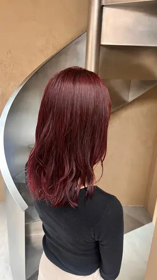 ミディアム カラー meirin <yeni-イェニ>のヘアスタイル