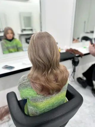 セミロング カラー 🫧ハイトーン🫧 ベージュ🫧徹哉のヘアスタイル