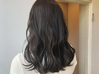 ロング 辻本 夏子のヘアスタイル