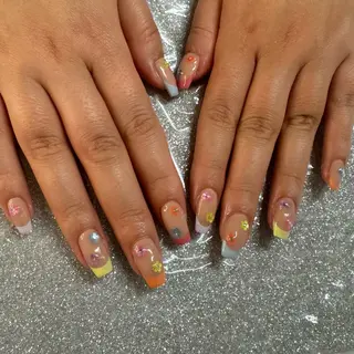 ネイル VIERU 🌈🎀💖のネイルデザイン