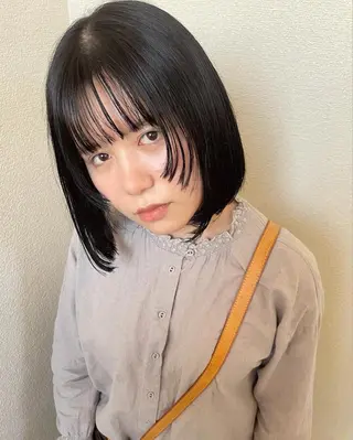 ショート カラー CARICIA 白木 由里加のヘアスタイル