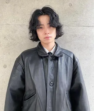 ミディアム パーマ メンズ 鈴木 隼人のヘアスタイル