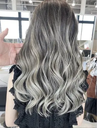 ロング 'oli所属・難波'oli【オリ】 美容室のヘアスタイル