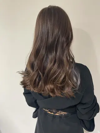 ロング カラー 太田ありさ クリーミーヘアカラーのヘアスタイル
