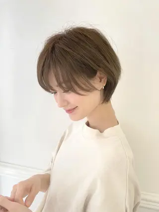 ショート esse大阪茶屋町店所属・レイヤーカット 新井田陽寿のヘアスタイル