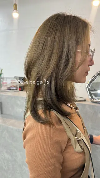 ミディアム 艶カラー🫧 MOMOYOのヘアスタイル