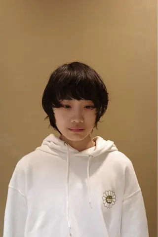 ミディアム パーマ 未 来カットモデル無料のヘアスタイル