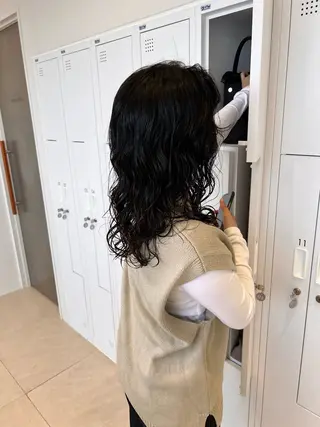 セミロング パーマ レイヤー:透けカラー :髪質改善🌼✨のヘアスタイル