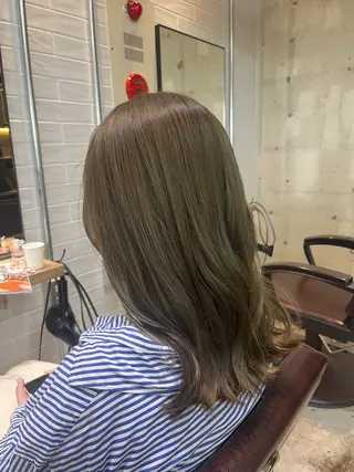 セミロング カラー 🦩透明感カラー🦩 makoのヘアスタイル