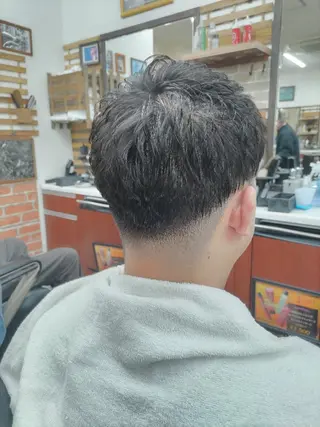 ショート パーマ メンズ バーバーキング所属・神田 麻衣のヘアスタイル