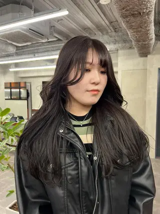 ロング センターパート/ 暖色カラーayuのヘアスタイル