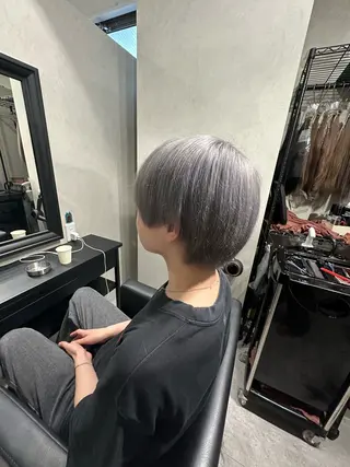 メンズ 奥本 侑 ハイトーン、髪質改善のヘアスタイル