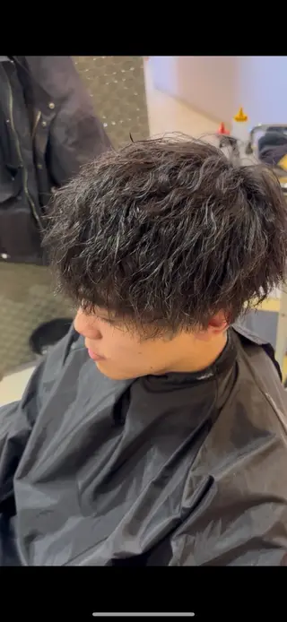 メンズ フルリール所属・フルリール/中庄/ ハイトーン/縮毛矯正のヘアスタイル