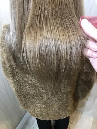 セミロング 嶋村夏実🌼レイヤー 🌸白髪ぼかしのヘアスタイル