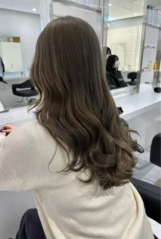 ロング メンズ 艶感ミルクティー🤍 色落ち綺麗🤍ともやのヘアスタイル