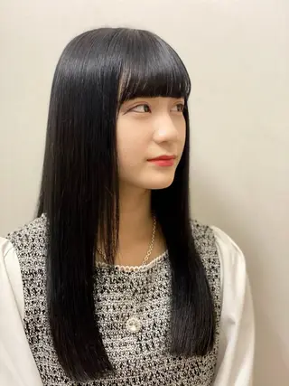 ロング "PEPPU "所属・派手髪、ハイトーン ショートヘアShinのヘアスタイル