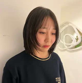 ミディアム あやか/ベージュ /透け感カラーのヘアスタイル