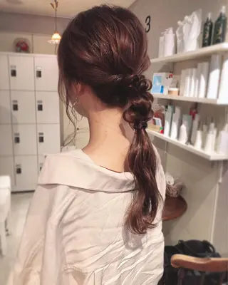 ロング カラー ヘアアレンジ 雪本 愛のヘアスタイル
