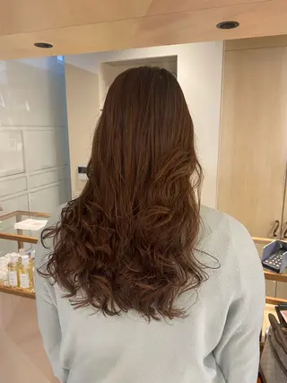 ロング パーマ CYAN.矢場町店所属・三代 ゆりあのヘアスタイル