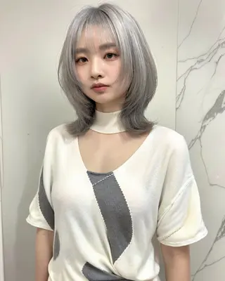 ミディアム カラー 💛ブリーチで叶える 💛垢抜けカラー🌈のヘアスタイル