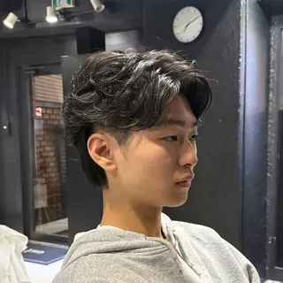 ミディアム パーマ メンズ 難波/メンズウルフ・ フェザーパーマ鶴田文のヘアスタイル