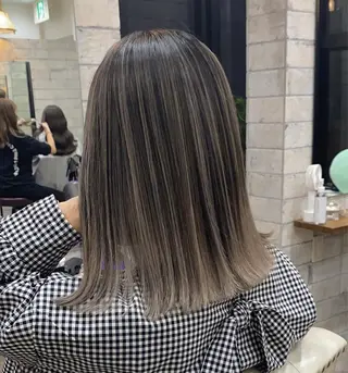 セミロング カラー パーマ ヘアアレンジ メンズ キッズ ネイル マツエク・マツパ ハイライト、レイヤー カット/西梅田/中西のヘアスタイル